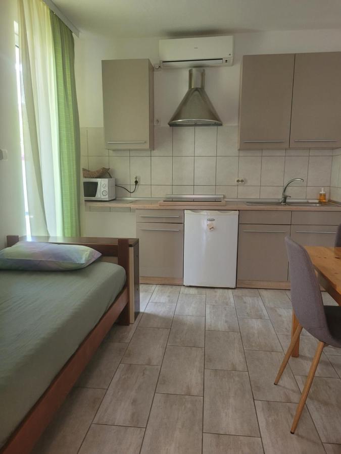 Apartmani Tonci Pag พาก ภายนอก รูปภาพ