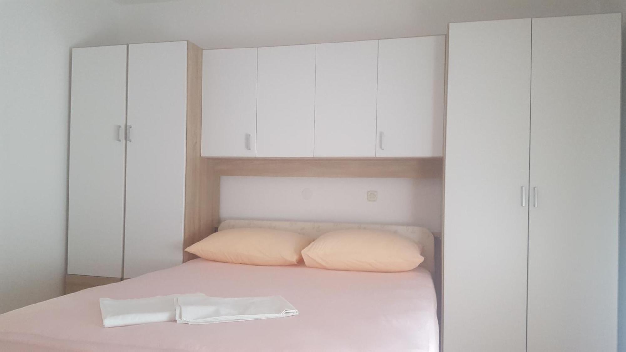 Apartmani Tonci Pag พาก ภายนอก รูปภาพ